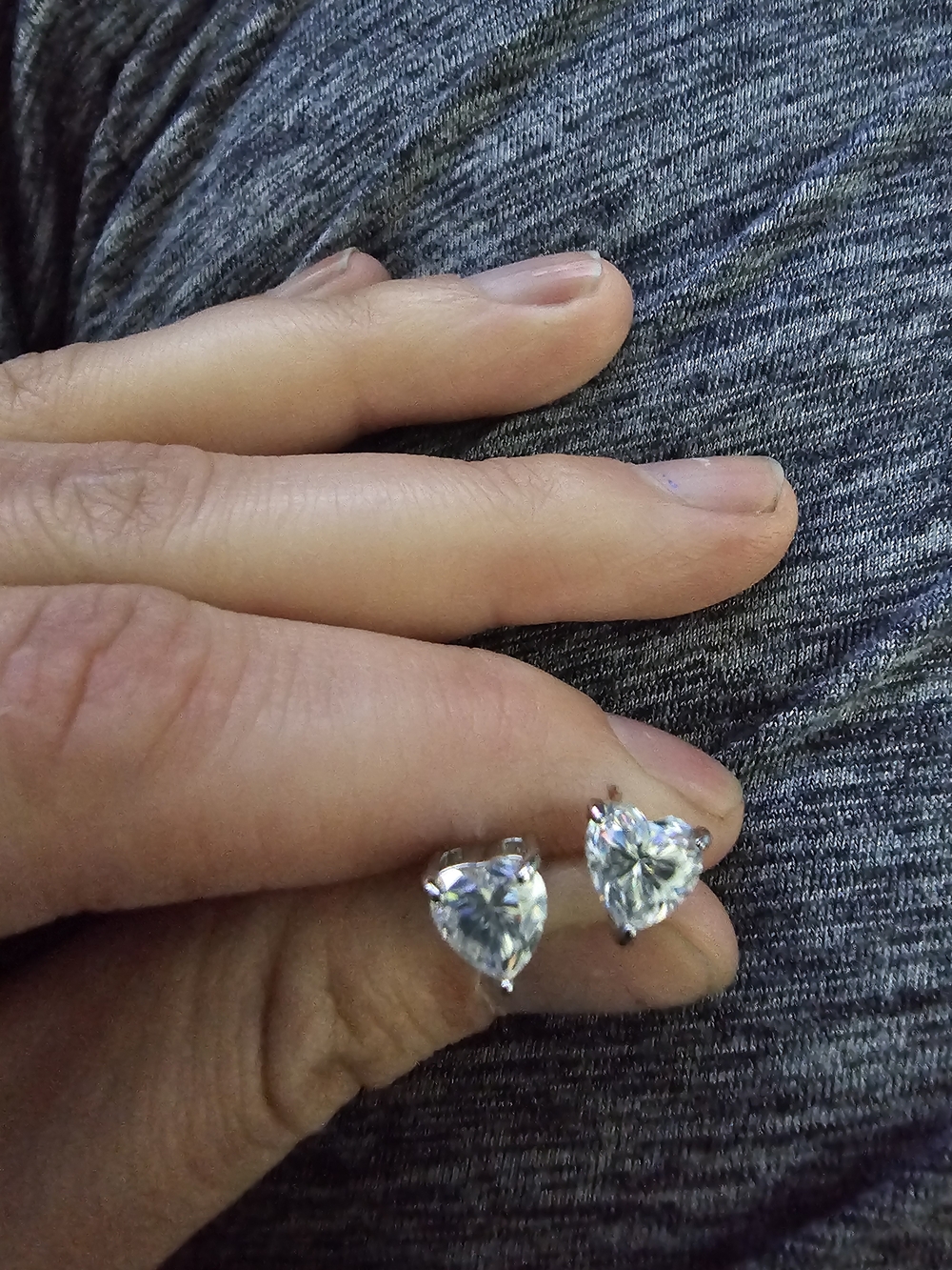 VVS1 Moissanite Heart-Cut Clear Stud Earrings.